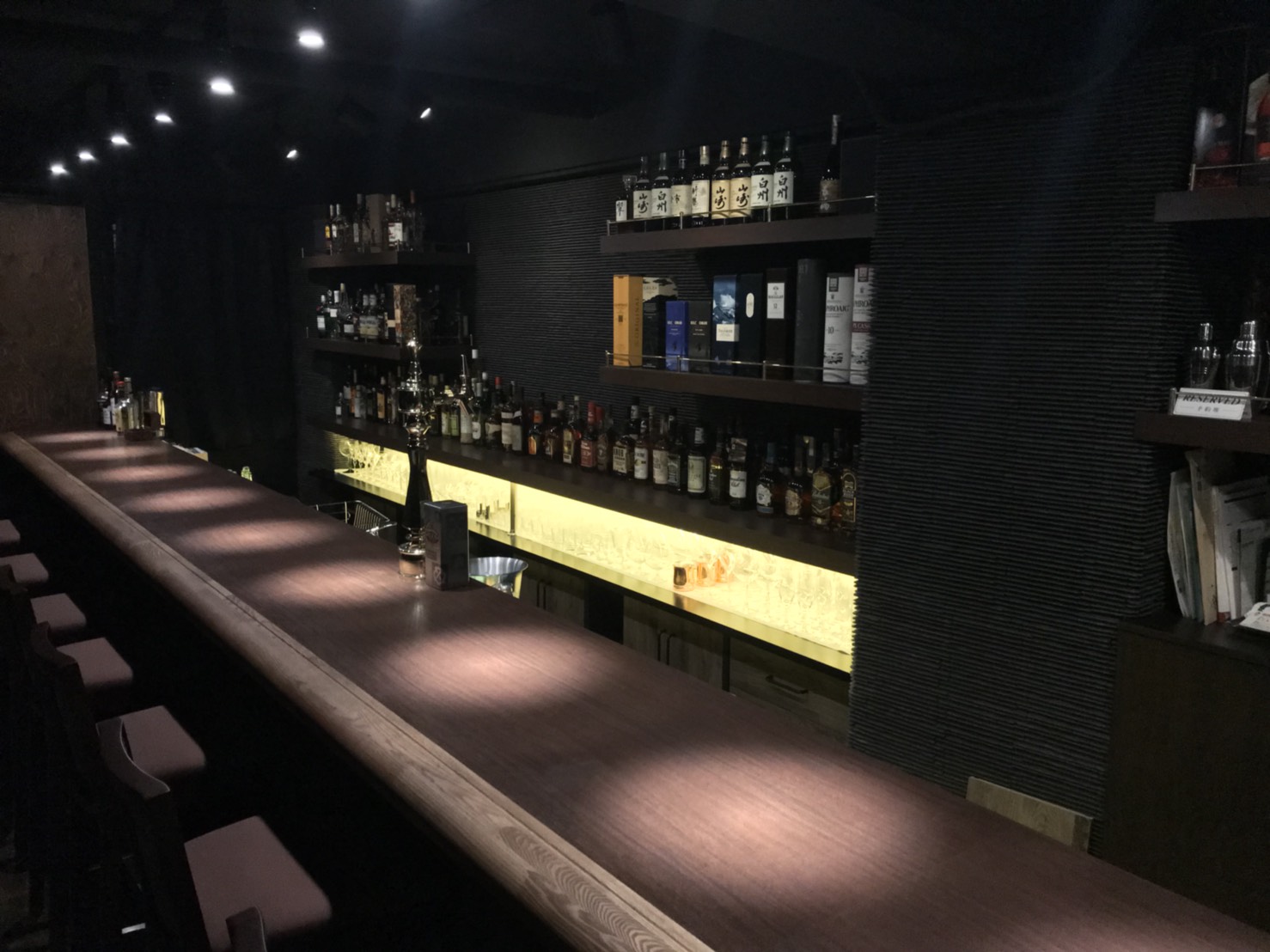 カウンターも完成し、開店まで残すところ1週間となりました！皆様が日常を忘れて落ち着ける場所としてBar John Doeを選んでいただけますと幸いです！！#下北沢 #shimokitazawa #bar #authenticbar #バー #新装開店 #tokyo #東京 #whisky #barbon #ウイスキー #バーボン #tokyo #東京 #barcounter #newopen – from Instagram