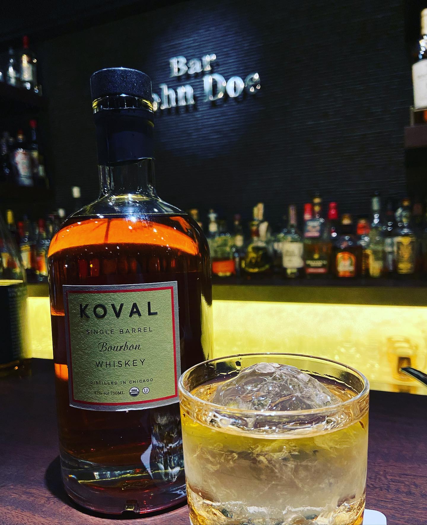 「KOVAL SINGLE BARREL Bourbon  コーバル　バーボン」アメリカシカゴのKOVAL蒸溜所。100%オーガニックのコーンとミレーをブレンドしたコーバル独自のバーボンです。味は、穏やかな甘さと柔らかいバニラ、微かなキャラメルで口当たりが良い仕上がりです。バーボン好きは是非！#bar #johndoe #shimokitazawa #whiskey #cocktails #beer #wine #foods #pasta #下北沢 #南西口 #バー #1人呑み #隠れ家 #カクテル #ワイン #パスタ #グラタン #全席喫煙ok #山口県 #二次会 #デート #深夜営業 #貸切#koval #バーボン#シカゴ#クラフトディスティラリー本日の下北沢BarJohnDoe