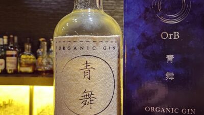 「オーガニックジン 青舞オーブ」地元、山口県の長門のクラフトジンです。長門で無農薬栽培されたハーブを使用して蒸留されてます。スッキリした優しい味わいです。是非!#bar #johndoe #shimokitazawa #whiskey #cocktails #beer #wine #foods #pasta #下北沢 #南西口 #バー #1人呑み #bourbon #カクテル #ワイン #パスタ #グラタン #全席喫煙ok #山口県 #二次会 #デート #ジョンドー #gratin#orb#オーブ#長門市#油谷本日の下北沢BarJohnDoe