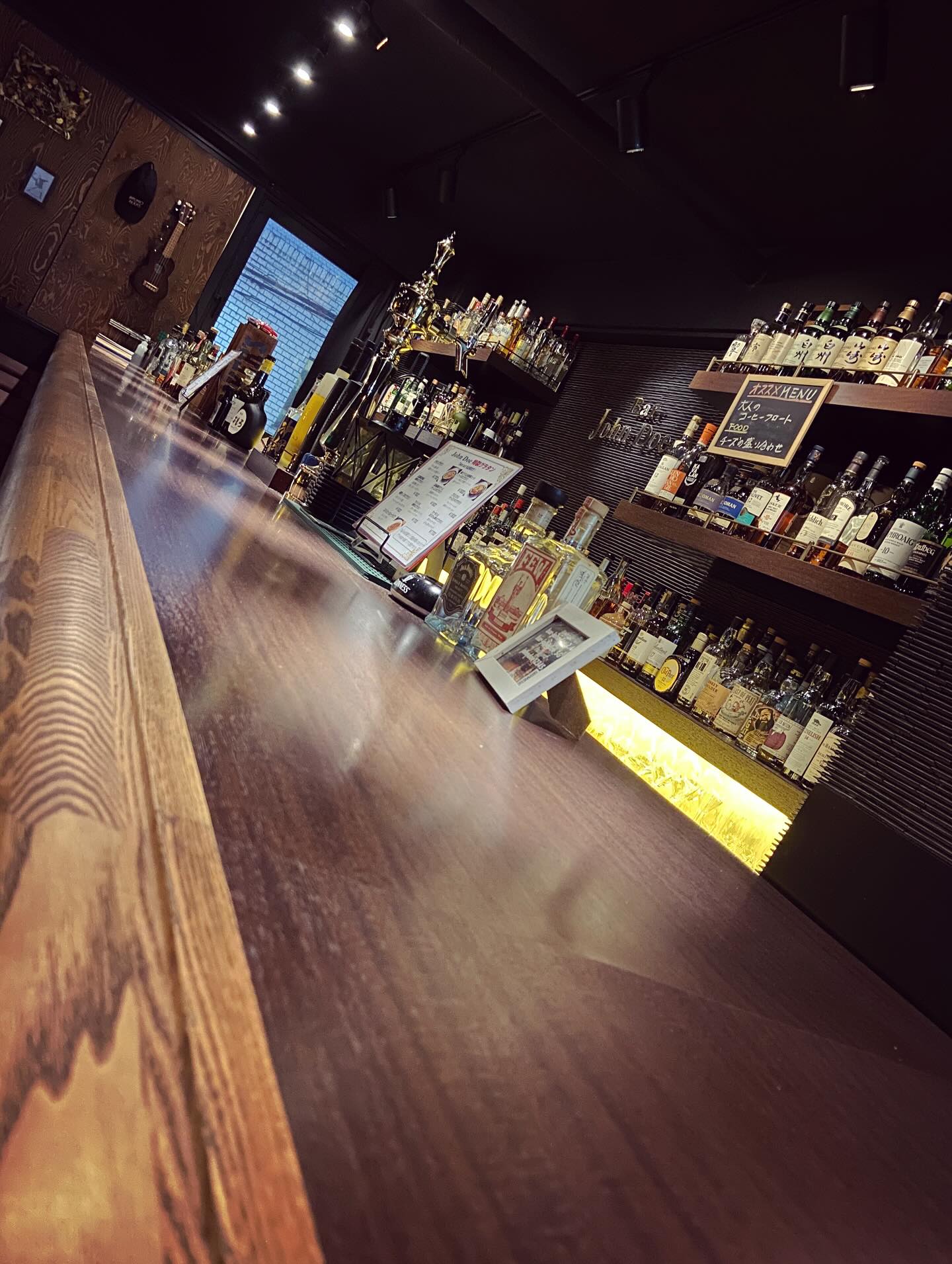 さて、今日も暑かったですねBar John Doeで冷たいビールなど如何でしょうか？本日も19:00〜27:00通常営業しております！是非！#bar #johndoe #shimokitazawa #whiskey #cocktails #beer #wine #foods #pasta #下北沢 #南西口 #バー #1人呑み #bourbon #カクテル #ワイン #パスタ #グラタン #全席喫煙ok #山口県 #二次会 #デート #ジョンドー #gratin#エーデルピルス#サッポロ#山口地ビール本日の下北沢BarJohnDoe