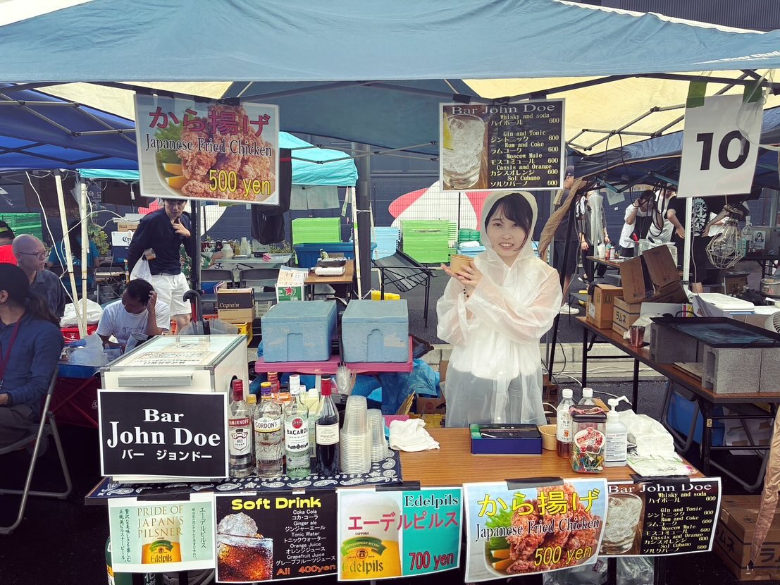 下北沢盆踊り！今日もオオゼキ横でやってます。唐揚げあるので是非お立ち寄りくださいませ。本日、バージョンドー は19:00オープンになります。何卒宜しくお願いしたします。#bar #johndoe #shimokitazawa #whiskey #cocktails #beer #wine #foods #pasta #下北沢 #南西口 #バー #1人呑み #bourbon #カクテル #ワイン #パスタ #グラタン #全席喫煙ok #山口県 #二次会 #デート #ジョンドー #gratin#唐揚げ#エーデルピルス#ちょと天気がイマイチですが本日の下北沢BarJohnDoe