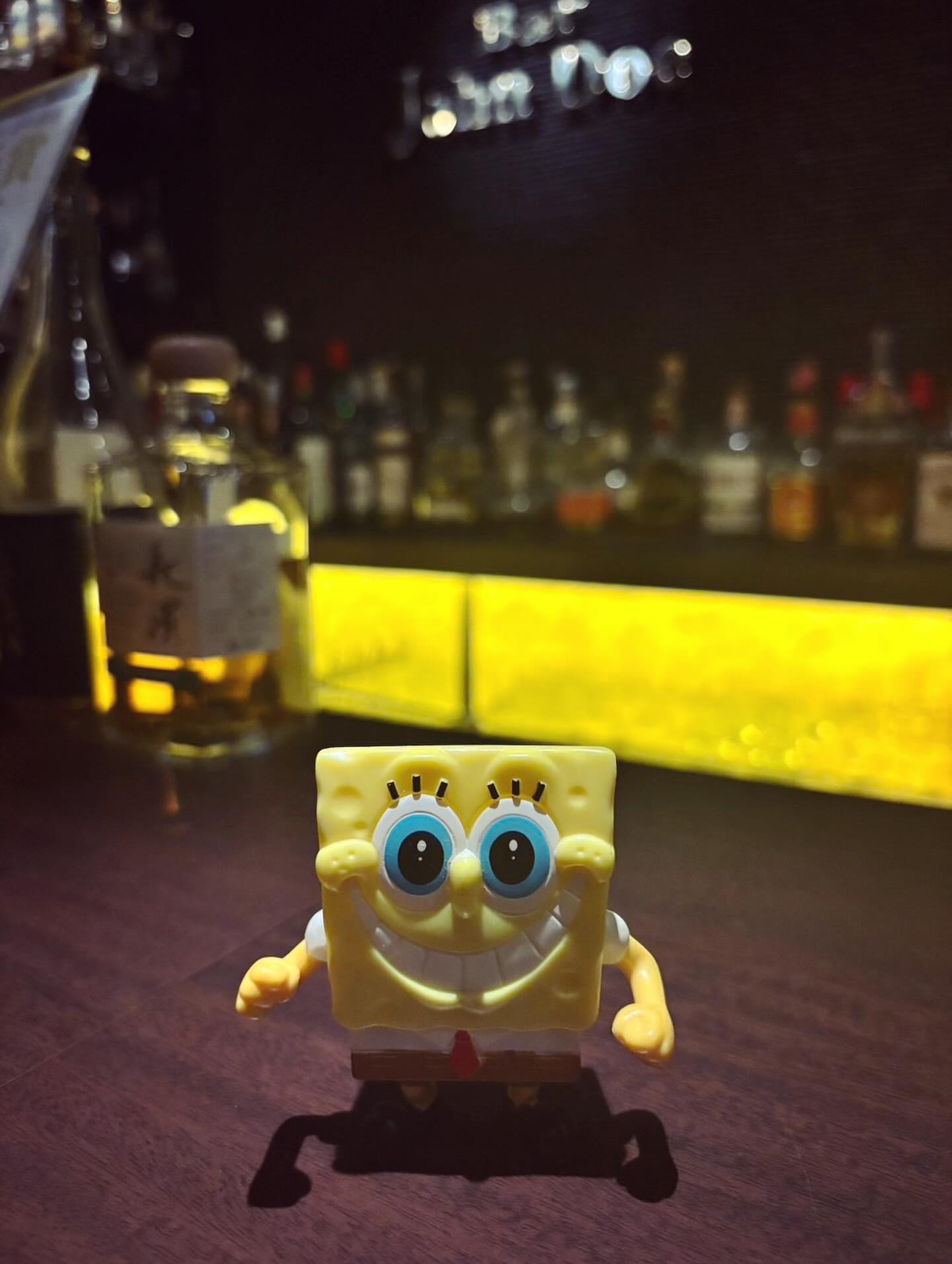 さて、Bar John Doeには隠れボブがいます笑笑どこにいるのか探してみて下さい！本日も19:00〜27:00で通常営業しております。是非お立ち寄りくださいませ。#bar #johndoe #shimokitazawa #whiskey #cocktails #beer #wine #foods #pasta #下北沢 #南西口 #バー #1人呑み #bourbon #カクテル #ワイン #パスタ #グラタン #全席喫煙ok #山口県 #二次会 #デート #ジョンドー #gratin#スポンジボブ #店のどこかに隠れてます本日の下北沢BarJohnDoe