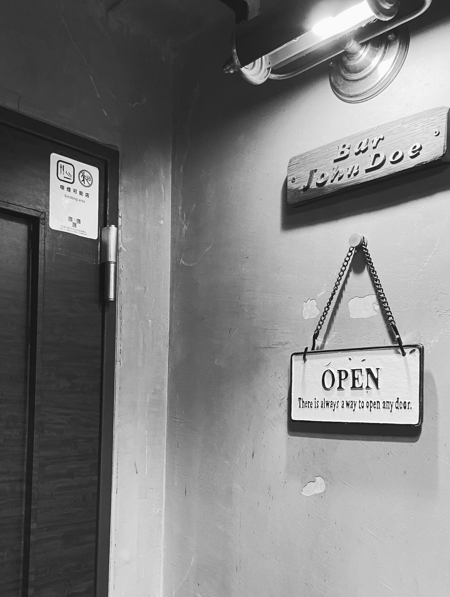 涼しくなってきましたねー。本日もBar John Doeは通常営業しております！下北沢にお越しの際は是非。#bar #johndoe #shimokitazawa #whiskey #cocktails #beer #wine #foods #pasta #下北沢 #南西口 #バー #1人呑み #bourbon #カクテル #ワイン #パスタ #グラタン #全席喫煙ok #山口県 #二次会 #デート #ジョンドー #gratin#秋#長袖が必要本日の下北沢BarJohnDoe