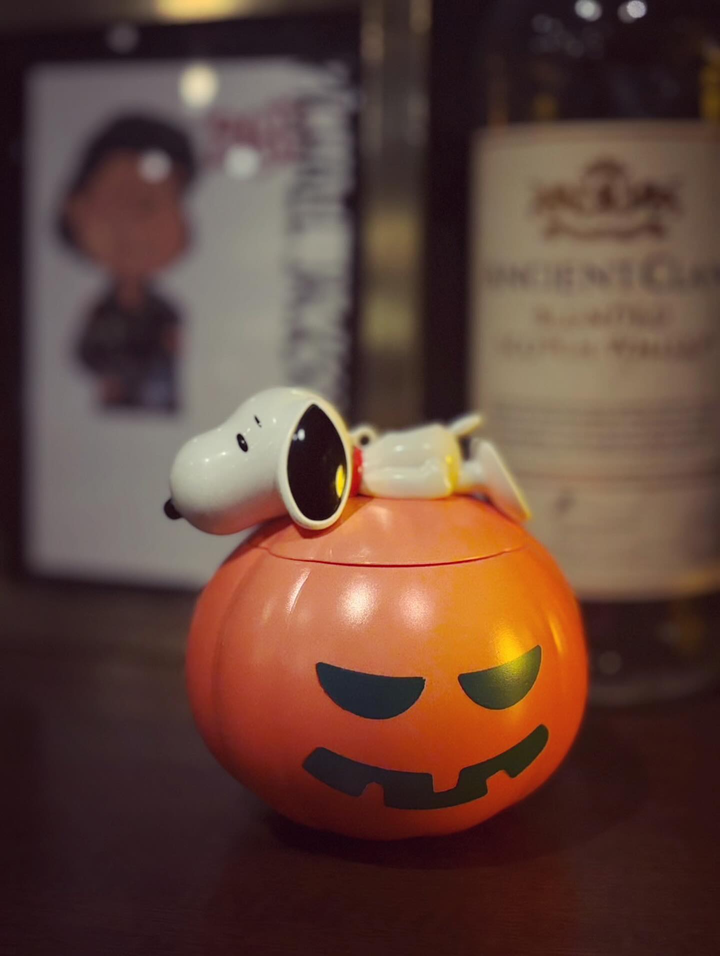 コイツを近所のスーパーで見つけて衝動買いです笑本日もBar John Doeは通常営業しております。下北沢にお越しの際は是非お立ち寄りください!#bar #johndoe #shimokitazawabar #whiskey #cocktails #beer #wine #foods #食事が出来るバー #下北沢バー #南西口 #隠れ家バー #1人呑み #bourbon #カクテル #ワイン #下北沢ナイト #グラタン #全席喫煙ok #山口県 #二次会 #下北沢デート #ジョンドー #gratin#スヌーピー#ハロウィン#800円は高い?本日の下北沢BarJohnDoe