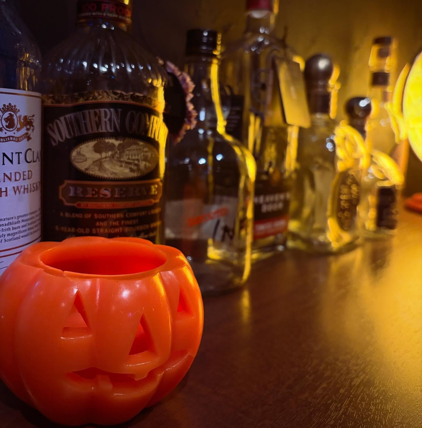 10月最後！本日もBar John Doeは通常営業しております。下北沢にお越しの際は是非お立ち寄りください。#bar #johndoe #shimokitazawabar #whiskey #cocktails #beer #wine #foods #食事が出来るバー #下北沢バー #南西口 #隠れ家バー #1人呑み #bourbon #カクテル #ワイン #下北沢ナイト #グラタン #全席喫煙ok #山口県 #二次会 #下北沢デート #ジョンドー #gratin#ハロウィン本日の下北沢BarJohnDoe