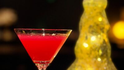 ザクロを使った「ジャックローズ」しっかりザクロを感じられて美味しいですお早目に！本日もBar John Doeは通常営業しております。下北沢にお越しの際は是非お立ち寄りください。#bar #johndoe #shimokitazawabar #whiskey #cocktails #beer #wine #foods #食事が出来るバー #下北沢バー #南西口 #隠れ家バー #1人呑み #bourbon #カクテル #ワイン #下北沢ナイト #グラタン #全席喫煙ok #山口県 #二次会 #下北沢デート #ジョンドー #gratin#ザクロ#カルヴァドス #ライム#ジャックローズ本日の下北沢BarJohnDoe