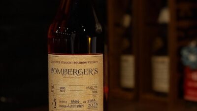 「ボンバーガーズ　デクラレーション　バーボンウイスキー」ミクターズのルーツとなるボンバーガー蒸留所の名を冠した、年１回リリースのスモールバッチ・バーボンウイスキー。口当たりは滑らかで、長い余韻が続きます。無くなる前に是非！本日もBar John Doeは通常営業しております。下北沢にお越しの際は是非お立ち寄りください。#bar #johndoe #shimokitazawabar #whiskey #cocktails #beer #wine #foods #食事が出来るバー #下北沢バー #南西口 #隠れ家バー #1人呑み #bourbon #カクテル #ワイン #下北沢ナイト #グラタン #全席喫煙ok #山口県 #二次会 #下北沢デート #ジョンドー #gratin#ミクターズ#ボンバーガーズ#2025#限定300本本日の下北沢BarJohnDoe