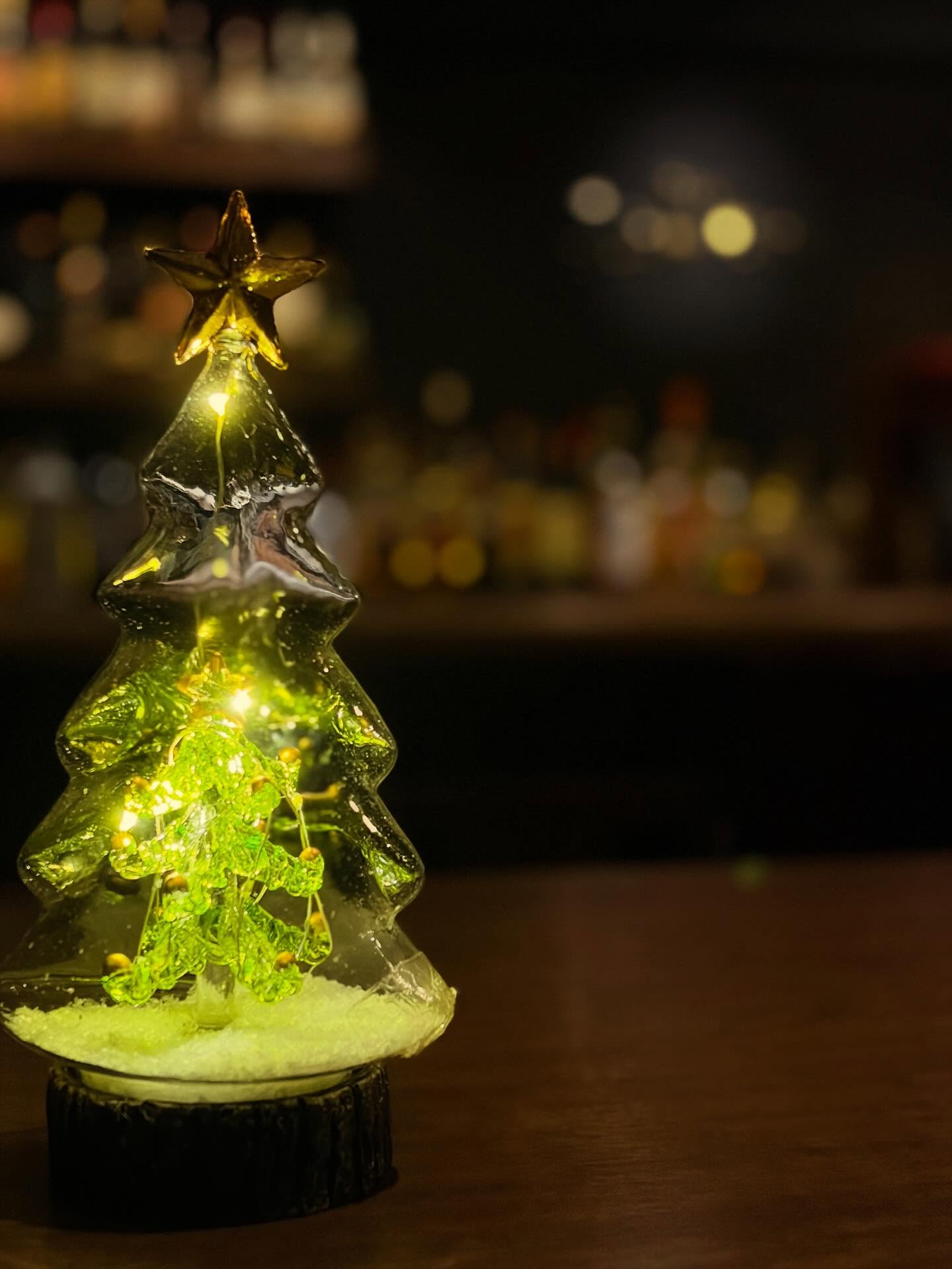 あいにくの雨ですが、本日もBar John Doeは通常営業しております。下北沢にお越しの際は是非お立ち寄りください。#bar #johndoe #shimokitazawabar #whiskey #cocktails #beer #wine #foods #食事が出来るバー #下北沢バー #南西口 #隠れ家バー #1人呑み #bourbon #カクテル #ワイン #下北沢ナイト #グラタン #全席喫煙ok #山口県 #二次会 #下北沢デート #ジョンドー #gratin#カップル席#クリスマス本日の下北沢BarJohnDoe