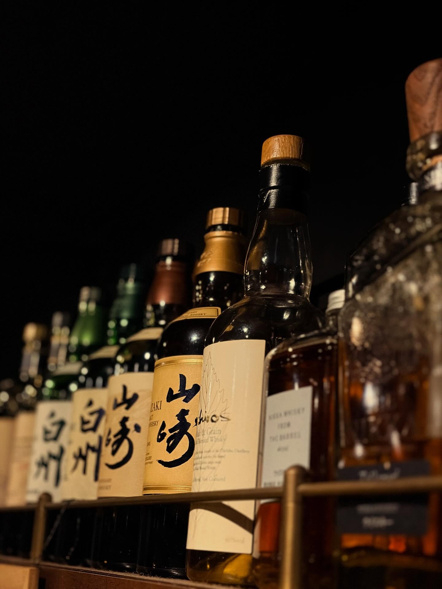 今年もあと少し!本日もBar John Doeは通常営業しております。下北沢にお越しの際は是非お立ち寄りください。#bar #johndoe #shimokitazawabar #whiskey #cocktails #beer #wine #foods #食事が出来るバー #下北沢バー #南西口 #隠れ家バー #1人呑み #bourbon #カクテル #ワイン #下北沢ナイト #グラタン #全席喫煙ok #山口県 #二次会 #下北沢デート #ジョンドー #gratin#ジャパニーズウイスキー #多数あります本日の下北沢BarJohnDoe