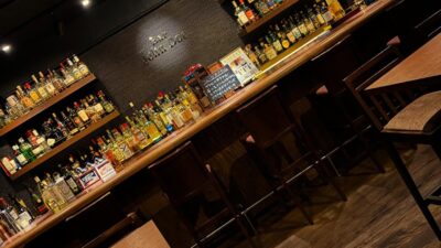 本日もBar John Doeは通常営業しております。下北沢にお越しの際は是非お立ち寄りください。本日は日曜日なのでOpen17:00Close25:00です。#bar #johndoe #shimokitazawabar #whiskey #cocktails #beer #wine #foods #食事が出来るバー #下北沢バー #南西口 #隠れ家バー #1人呑み #bourbon #カクテル #ワイン #下北沢ナイト #グラタン #全席喫煙ok #山口県 #二次会 #下北沢デート #ジョンドー #gratin#日曜日は#17:00Open#少し早目です本日の下北沢BarJohnDoe