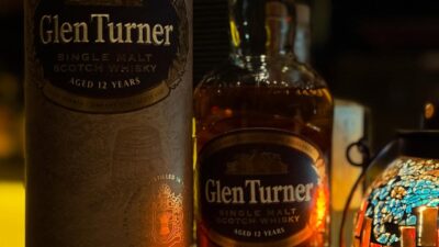 「グレンターナー　12y」スペイサイドのグレンマレイ蒸留所で製造されるシングルモルト。お手頃なのに、フルーティーでしっかりした味わい。オススメです！本日もBar John Doeは通常営業しております。下北沢にお越しの際は是非お立ち寄りください。#bar #johndoe #shimokitazawabar #whiskey #cocktails #beer #wine #foods #食事が出来るバー #下北沢バー #南西口 #隠れ家バー #1人呑み #bourbon #カクテル #ワイン #下北沢ナイト #グラタン #全席喫煙ok #山口県 #二次会 #下北沢デート #ジョンドー #gratin#glenturner #グレンターナー#スペイサイド#40%本日の下北沢BarJohnDoe