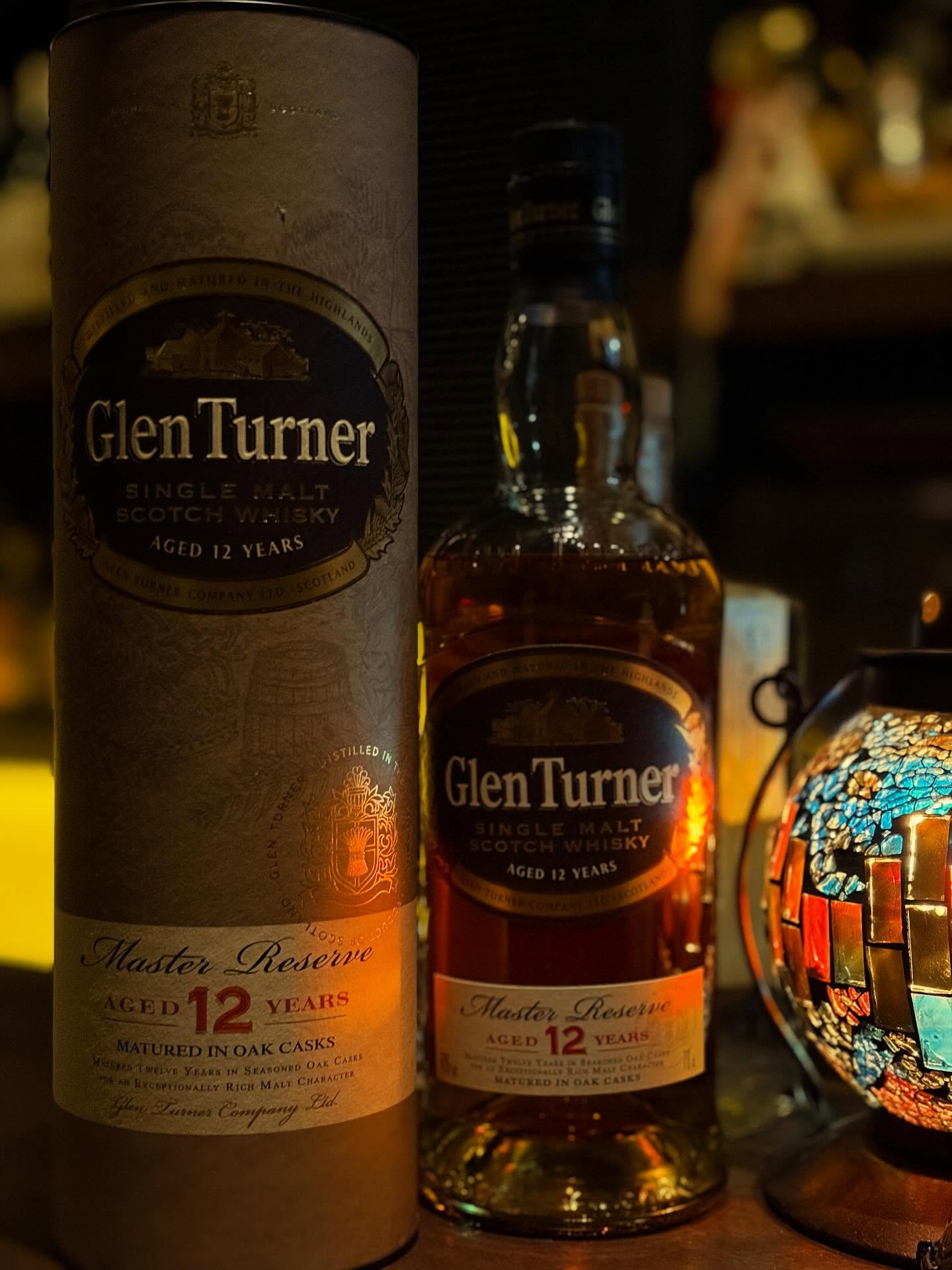 「グレンターナー　12y」スペイサイドのグレンマレイ蒸留所で製造されるシングルモルト。お手頃なのに、フルーティーでしっかりした味わい。オススメです！本日もBar John Doeは通常営業しております。下北沢にお越しの際は是非お立ち寄りください。#bar #johndoe #shimokitazawabar #whiskey #cocktails #beer #wine #foods #食事が出来るバー #下北沢バー #南西口 #隠れ家バー #1人呑み #bourbon #カクテル #ワイン #下北沢ナイト #グラタン #全席喫煙ok #山口県 #二次会 #下北沢デート #ジョンドー #gratin#glenturner #グレンターナー#スペイサイド#40%本日の下北沢BarJohnDoe