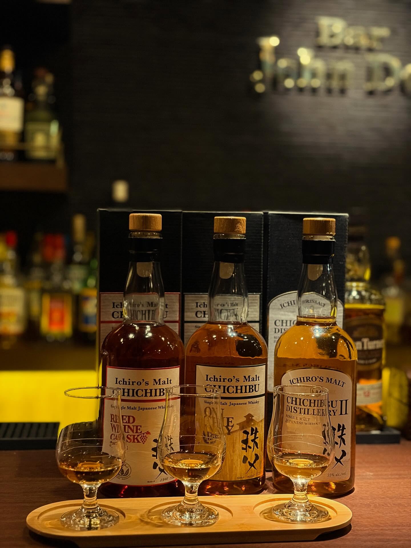 「イチローズモルト　秩父」かなりお得な飲み比べセットをご用意しました。RED WINE CASK　2023ON THE WAY Floor Malted 2024DISTILLERY Ⅱこの3種類をハーフでお出し致します。なかなか入らない物なので是非この機会に飲み比べてみて下さい。本日もBar John Doeは通常営業しております。下北沢にお越しの際は是非お立ち寄りください。#bar #johndoe #shimokitazawabar #whiskey #cocktails #beer #wine #foods #食事が出来るバー #下北沢バー #南西口 #隠れ家バー #1人呑み #bourbon #カクテル #ワイン #下北沢ナイト #グラタン #全席喫煙ok #山口県 #二次会 #下北沢デート #ジョンドー #gratin#イチローズモルト#レッドワインカスク#オンザウェイ#ディスティラリー2#もう手に入らないかも本日の下北沢BarJohnDoe