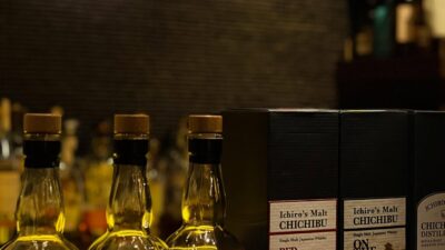 本日もBar John Doeは通常営業しております下北沢にお越しの際は是非お立ち寄りください#bar #johndoe #shimokitazawabar #whiskey #cocktails #beer #wine #foods #食事が出来るバー #下北沢バー #南西口 #隠れ家バー #1人呑み #bourbon #カクテル #ワイン #下北沢ナイト #グラタン #全席喫煙ok #山口県 #二次会 #下北沢デート #ジョンドー #gratin#秩父#イチローズ#ジャパニーズ#飲み比べ本日の下北沢BarJohnDoe