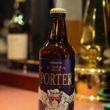 冬季限定の「PORTER」入りました。ローストモルトの黒ビール。スッキリとした口当たりです。是非お試しくださいませ。本日もBar John Doeは通常営業しております。下北沢にお越しの際は是非お立ち寄りください。#bar #johndoe #shimokitazawabar #whiskey #cocktails #beer #wine #foods #食事が出来るバー #下北沢バー #南西口 #隠れ家バー #1人呑み #bourbon #カクテル #ワイン #下北沢ナイト #グラタン #全席喫煙ok #山口県 #二次会 #下北沢デート #ジョンドー #gratin#南魚沼 #猿倉山ビール醸造所 #雷電様の清水 #rydeenbeer本日の下北沢BarJohnDoe