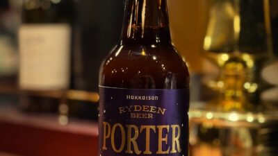 冬季限定の「PORTER」入りました。ローストモルトの黒ビール。スッキリとした口当たりです。是非お試しくださいませ。本日もBar John Doeは通常営業しております。下北沢にお越しの際は是非お立ち寄りください。#bar #johndoe #shimokitazawabar #whiskey #cocktails #beer #wine #foods #食事が出来るバー #下北沢バー #南西口 #隠れ家バー #1人呑み #bourbon #カクテル #ワイン #下北沢ナイト #グラタン #全席喫煙ok #山口県 #二次会 #下北沢デート #ジョンドー #gratin#南魚沼 #猿倉山ビール醸造所 #雷電様の清水 #rydeenbeer本日の下北沢BarJohnDoe
