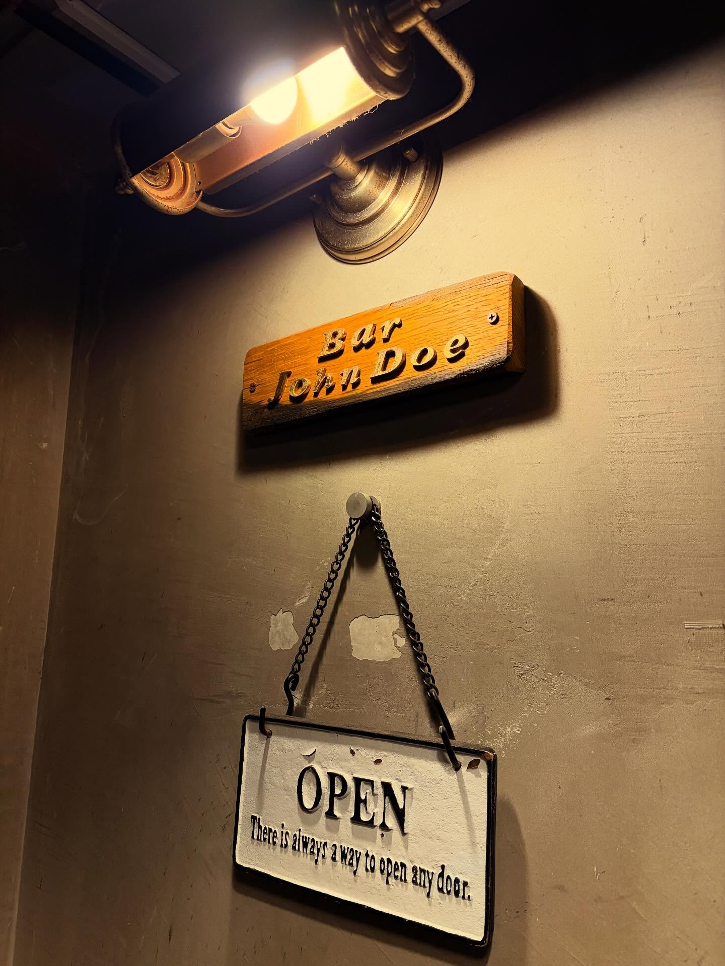 本日もBar John Doeは通常営業しております。下北沢にお越しの際は是非お立ち寄りください。#bar #johndoe #shimokitazawabar #whiskey #cocktails #beer #wine #foods #食事が出来るバー #下北沢バー #南西口 #隠れ家バー #1人呑み #bourbon #カクテル #ワイン #下北沢ナイト #グラタン #全席喫煙ok #山口県 #二次会 #下北沢デート #ジョンドー #gratin#19:00Open#27:00Close#火曜日定休#全席喫煙可本日の下北沢BarJohnDoe