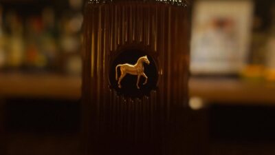 「Sir Davis サーデイヴィス」ちょっと気になっていたお酒を入荷致しました。あのビヨンセが手掛けたアメリカンウイスキー。ブレンダーは、モーレンジやアードベッグを手掛けたビル・ラムズデン博士です。51%ライ麦と49%モルト大麦。アメリカンオーク樽で熟成後、ペドロヒメネスシェリー樽で仕上げの熟成です。是非是非！本日もBar John Doeは通常営業しております。下北沢にお越しの際は是非お立ち寄りください。Open17:00Close25:00#bar #johndoe #shimokitazawabar #whiskey #cocktails #beer #wine #foods #食事が出来るバー #下北沢バー #南西口 #隠れ家バー #1人呑み #bourbon #カクテル #ワイン #下北沢ナイト #グラタン #全席喫煙ok #山口県 #二次会 #下北沢デート #ジョンドー #gratin#sirdavis #beyonce#ビヨンセ#アメリカンウイスキー本日の下北沢BarJohnDoe