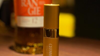 「GLENMORANGIE」のアトマイザーなるものを頂きました。モーレンジのハイボールに振りかけるとオレンジの香りで爽やかなハイボールになるそうです笑是非お試しあれ。本日もBar John Doeは通常営業しております。下北沢にお越しの際は是非お立ち寄りください。#bar #johndoe #shimokitazawabar #whiskey #cocktails #beer #wine #foods #食事が出来るバー #下北沢バー #南西口 #隠れ家バー #1人呑み #bourbon #カクテル #ワイン #下北沢ナイト #グラタン #全席喫煙ok #山口県 #二次会 #下北沢デート #ジョンドー #gratin#glenmorangie #グレンモーレンジ #ハイボール#アトマイザー本日の下北沢BarJohnDoe