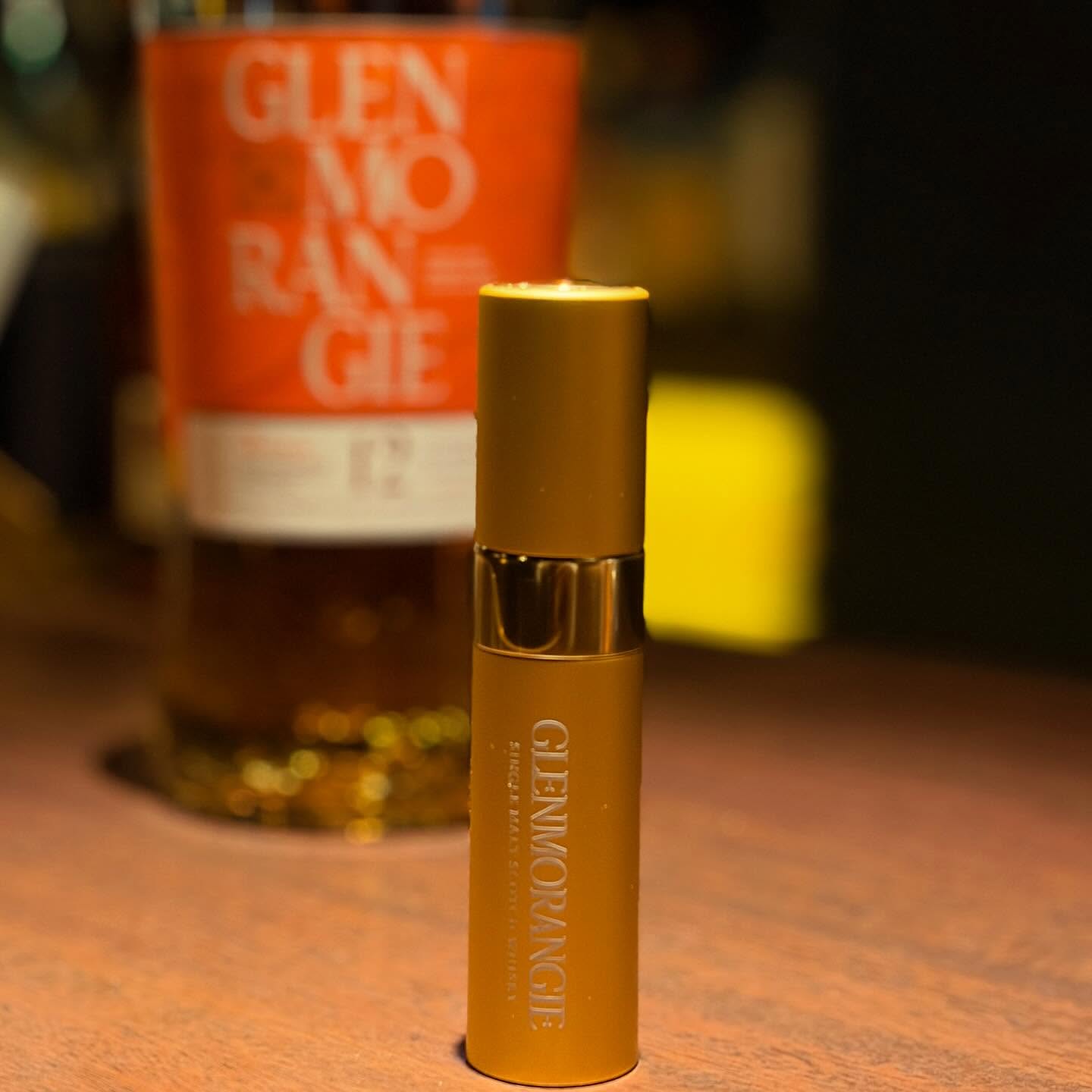 「GLENMORANGIE」のアトマイザーなるものを頂きました。モーレンジのハイボールに振りかけるとオレンジの香りで爽やかなハイボールになるそうです笑是非お試しあれ。本日もBar John Doeは通常営業しております。下北沢にお越しの際は是非お立ち寄りください。#bar #johndoe #shimokitazawabar #whiskey #cocktails #beer #wine #foods #食事が出来るバー #下北沢バー #南西口 #隠れ家バー #1人呑み #bourbon #カクテル #ワイン #下北沢ナイト #グラタン #全席喫煙ok #山口県 #二次会 #下北沢デート #ジョンドー #gratin#glenmorangie #グレンモーレンジ #ハイボール#アトマイザー本日の下北沢BarJohnDoe