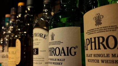 本日もBar John Doeは通常営業しております。下北沢にお越しの際は是非お立ち寄りください。本日は日曜日なのでOpen 17:00Close 25:00になっております。#bar #johndoe #shimokitazawabar #whiskey #cocktails #beer #wine #foods #食事が出来るバー #下北沢バー #南西口 #隠れ家バー #1人呑み #bourbon #カクテル #ワイン #下北沢ナイト #グラタン #全席喫煙ok #山口県 #二次会 #下北沢デート #ジョンドー #gratin#ラフロイグ#ペドロヒメネス#日曜営業#オーセンティックバー本日の下北沢BarJohnDoe