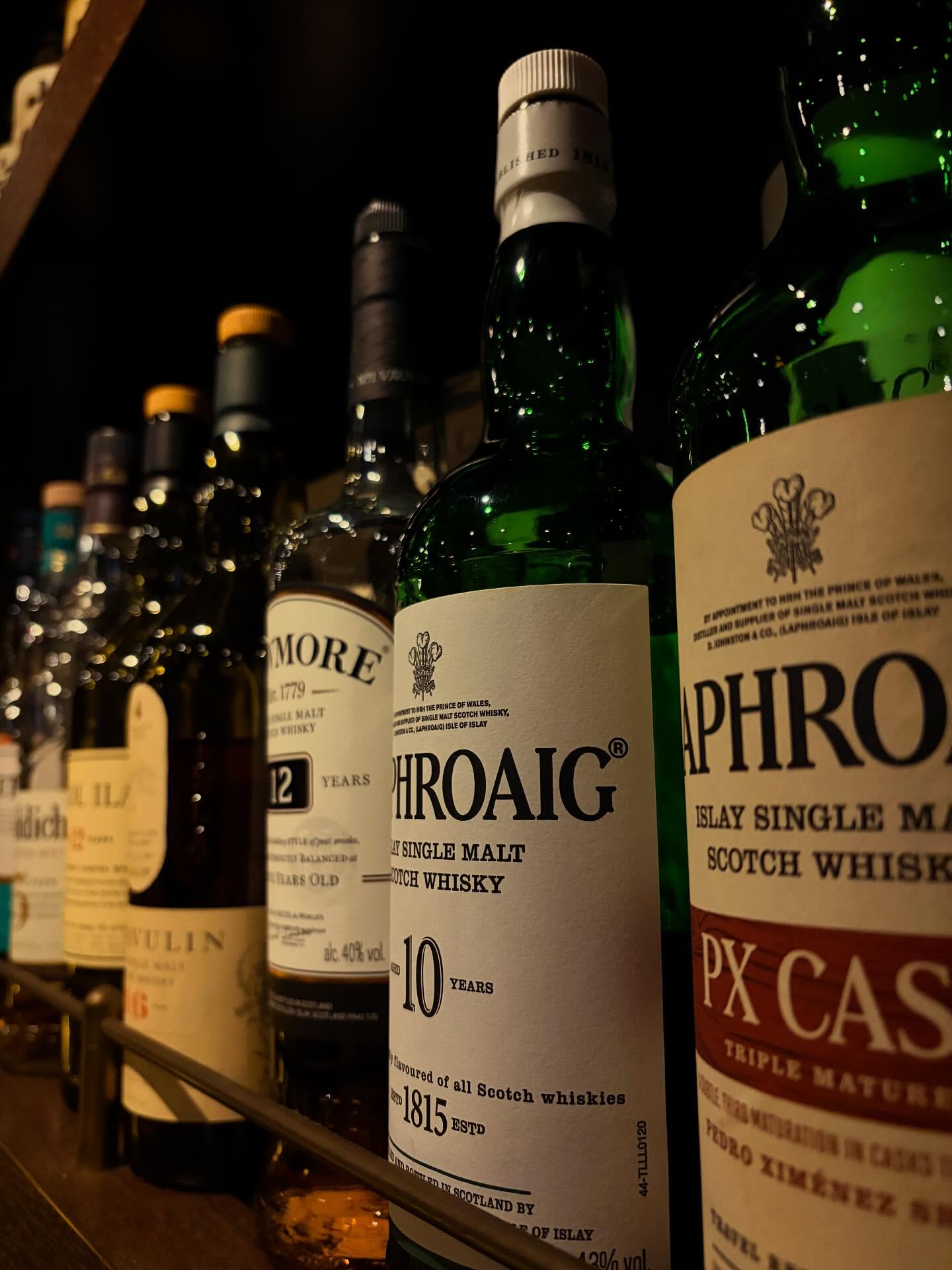 本日もBar John Doeは通常営業しております。下北沢にお越しの際は是非お立ち寄りください。本日は日曜日なのでOpen 17:00Close 25:00になっております。#bar #johndoe #shimokitazawabar #whiskey #cocktails #beer #wine #foods #食事が出来るバー #下北沢バー #南西口 #隠れ家バー #1人呑み #bourbon #カクテル #ワイン #下北沢ナイト #グラタン #全席喫煙ok #山口県 #二次会 #下北沢デート #ジョンドー #gratin#ラフロイグ#ペドロヒメネス#日曜営業#オーセンティックバー本日の下北沢BarJohnDoe