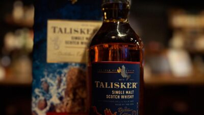 「TALISKER DISTILLERS EDITION  タリスカー　ディスティラーズエディション」アモロソカスクで2段熟成。ロックかストレートで是非！#bar #johndoe #shimokitazawabar #whiskey #cocktails #beer #wine #foods #食事が出来るバー #下北沢バー #南西口 #隠れ家バー #1人呑み #bourbon #カクテル #ワイン #下北沢ナイト #グラタン #全席喫煙ok #山口県 #二次会 #下北沢デート #ジョンドー #gratin#タリスカー#アモロソシェリー#アメリカンオーク#スカイ島本日の下北沢BarJohnDoe