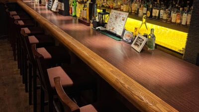 本日は火曜日ですが通常営業しております。下北沢にお越しの際は是非お立ち寄りください。なお、明日11日〜13日はお休みを頂いております。何卒宜しくお願い致します。#bar #johndoe #shimokitazawabar #whiskey #cocktails #beer #wine #foods #食事が出来るバー #下北沢バー #南西口 #隠れ家バー #1人呑み #bourbon #カクテル #ワイン #下北沢ナイト #グラタン #全席喫煙ok #山口県 #二次会 #下北沢デート #ジョンドー #gratin#火曜#営業します#明日から#お休みです本日の下北沢BarJohnDoe