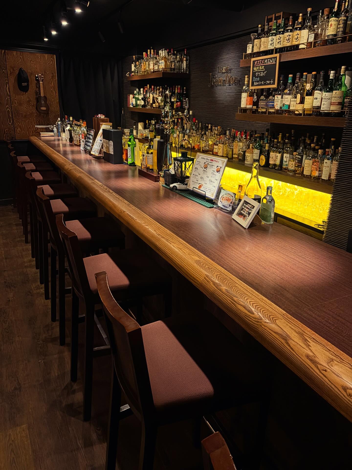 本日は火曜日ですが通常営業しております。下北沢にお越しの際は是非お立ち寄りください。なお、明日11日〜13日はお休みを頂いております。何卒宜しくお願い致します。#bar #johndoe #shimokitazawabar #whiskey #cocktails #beer #wine #foods #食事が出来るバー #下北沢バー #南西口 #隠れ家バー #1人呑み #bourbon #カクテル #ワイン #下北沢ナイト #グラタン #全席喫煙ok #山口県 #二次会 #下北沢デート #ジョンドー #gratin#火曜#営業します#明日から#お休みです本日の下北沢BarJohnDoe