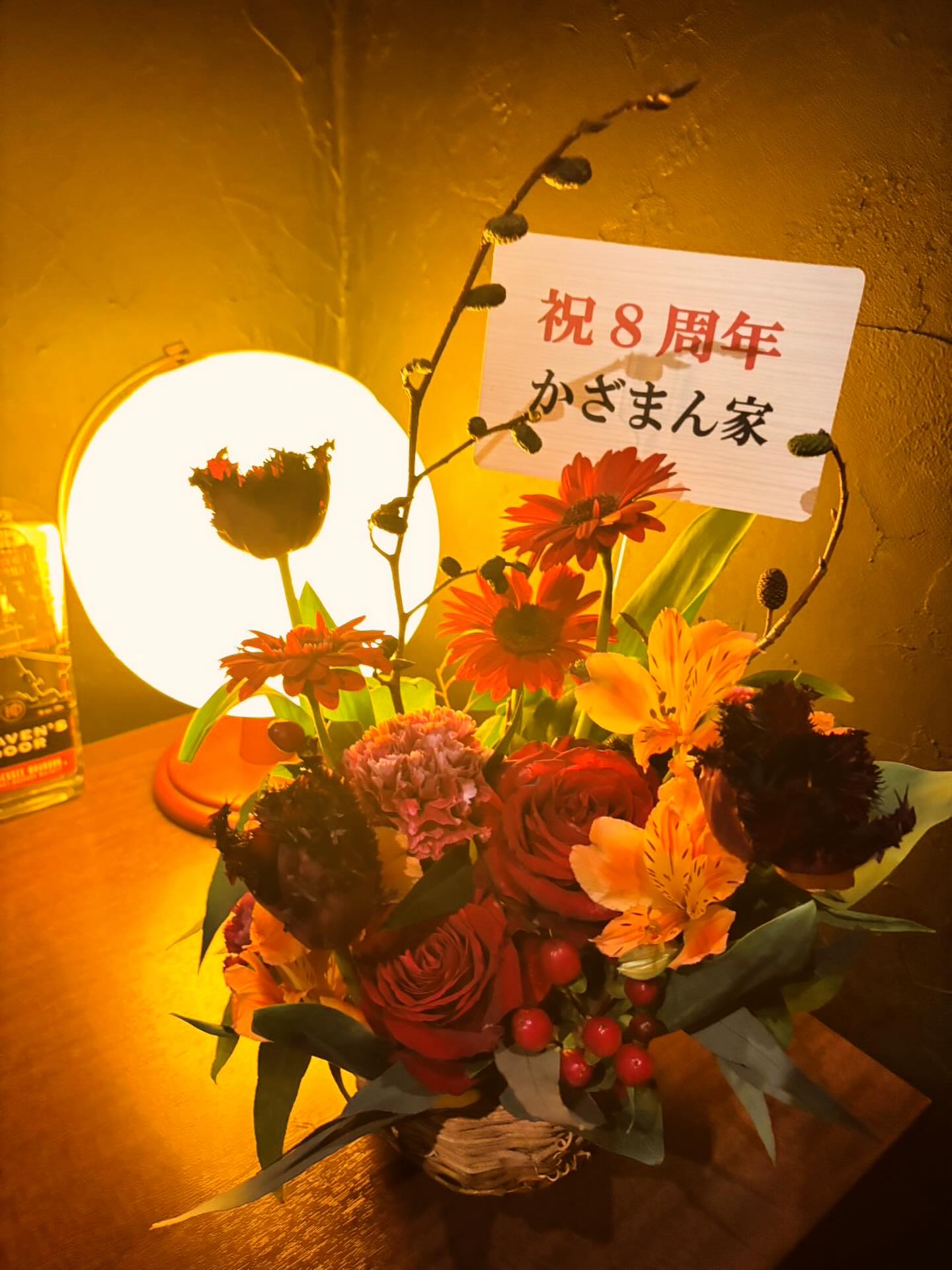 綺麗なお花をいただきました。ありがとうございます。本日もBar John Doeは通常営業しております。下北沢にお越しの際は是非お立ち寄りください。#bar #johndoe #shimokitazawabar #whiskey #cocktails #beer #wine #foods #食事が出来るバー #下北沢バー #南西口 #隠れ家バー #1人呑み #bourbon #カクテル #ワイン #下北沢ナイト #グラタン #全席喫煙ok #山口県 #二次会 #下北沢デート #ジョンドー #gratin#8周年#アニバーサリー本日の下北沢BarJohnDoe