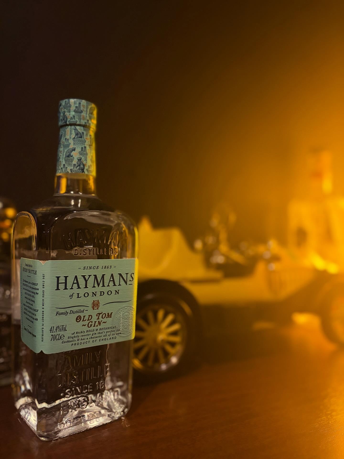 「ヘイマンズ　オールドトムジン」トムコリンズというカクテルに使用されるのは有名ですが、ロックやストレートで呑んでも美味しいですよ。本日も通常営業しております。下北沢にお越しの際は是非お立ち寄りください。#bar #johndoe #shimokitazawabar #whiskey #cocktails #beer #wine #foods #食事が出来るバー #下北沢バー #南西口 #隠れ家バー #1人呑み #bourbon #カクテル #ワイン #下北沢ナイト #グラタン #全席喫煙ok #山口県 #二次会 #下北沢デート #ジョンドー #gratin#haymans#オールドトムジン #トムコリンズ#サトウキビ本日の下北沢BarJohnDoe