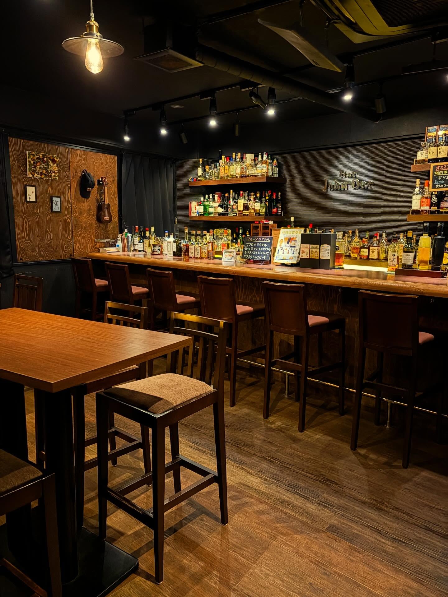 本日もBar John Doeは通常営業しております。下北沢にお越しの際は是非お立ち寄りください。#bar #johndoe #shimokitazawabar #whiskey #cocktails #beer #wine #foods #食事が出来るバー #下北沢バー #南西口 #隠れ家バー #1人呑み #bourbon #カクテル #ワイン #下北沢ナイト #グラタン #全席喫煙ok #山口県 #二次会 #下北沢デート #ジョンドー #gratin#だんだん #暖かくなってきた#花粉#きつい本日の下北沢BarJohnDoe