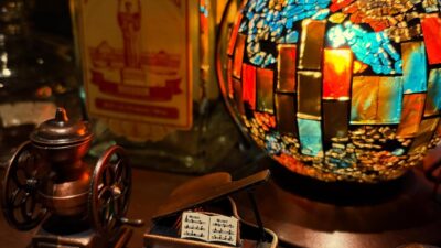 本日もBar John Doeは通常営業しております。下北沢にお越しの際は是非お立ち寄りください。#bar #johndoe #shimokitazawabar #whiskey #cocktails #beer #wine #foods #食事が出来るバー #下北沢バー #南西口 #隠れ家バー #1人呑み #bourbon #カクテル #ワイン #下北沢ナイト #グラタン #全席喫煙ok #山口県 #二次会 #下北沢デート #ジョンドー #gratin#ピアノ#コーヒーミル#えんぴつけずり #仲間見つけた本日の下北沢BarJohnDoe