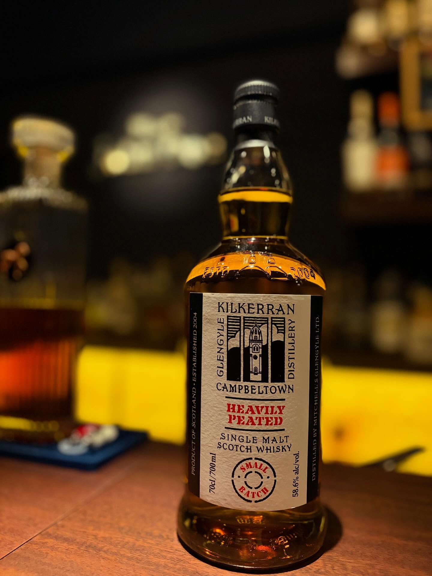 「キルケラン　ヘビリーピーテッド　バッチ13」年に2回リリースのスモールバッチボトリングです。日本に入荷は1200本限定。カスクストレングスでボトリングしてるのでアルコール度数は58.6%。是非是非！#bar #johndoe #shimokitazawabar #whiskey #cocktails #beer #wine #foods #食事が出来るバー #下北沢バー #南西口 #隠れ家バー #1人呑み #bourbon #カクテル #ワイン #下北沢ナイト #グラタン #全席喫煙ok #山口県 #二次会 #下北沢デート #ジョンドー #gratin#キルケラン#限定#45ppm #ピーテッド本日の下北沢BarJohnDoe