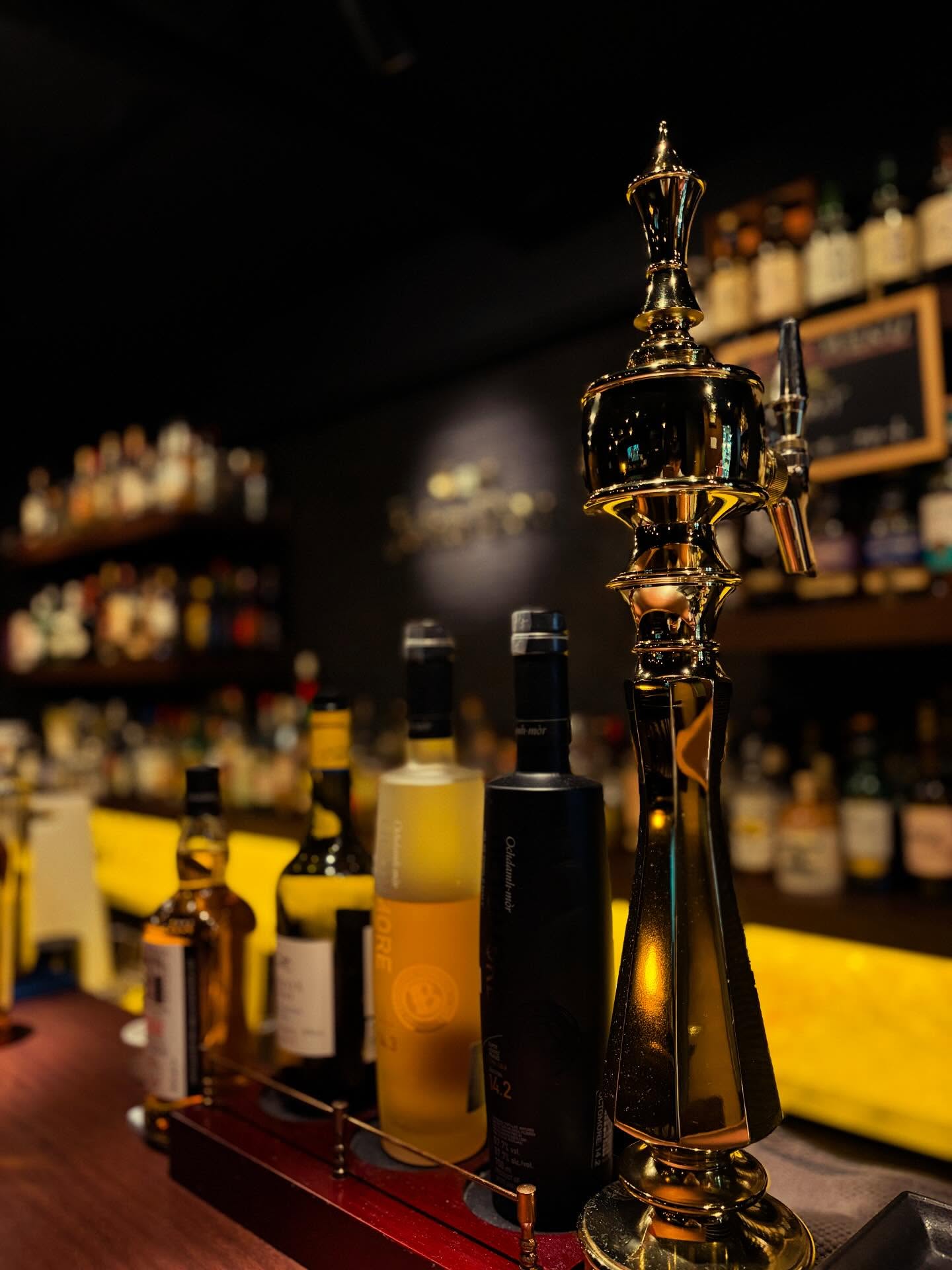 本日もBar John Doeは通常営業しております。下北沢にお越しの際は是非お立ち寄りください。#bar #johndoe #shimokitazawabar #whiskey #cocktails #beer #wine #foods #食事が出来るバー #下北沢バー #南西口 #隠れ家バー #1人呑み #bourbon #カクテル #ワイン #下北沢ナイト #グラタン #全席喫煙ok #山口県 #二次会 #下北沢デート #ジョンドー #gratin#ビールサーバー#タワー#今日で最後です#8年間ありがとう本日の下北沢BarJohnDoe