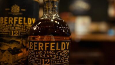 「ABERFELDY 12y  アバフェルディ12年」久しぶりに入荷致しました。飲まれたこと無い方は是非是非！#bar #johndoe #shimokitazawabar #whiskey #cocktails #beer #wine #foods #食事が出来るバー #下北沢バー #南西口 #隠れ家バー #1人呑み #bourbon #カクテル #ワイン #下北沢ナイト #グラタン #全席喫煙ok #山口県 #二次会 #下北沢デート #ジョンドー #gratin#aberfeldy #アバフェルディ#ハイランド#シングルモルト本日の下北沢BarJohnDoe