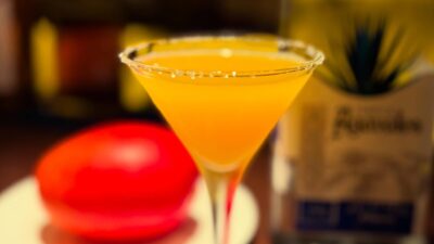 「宮崎マンゴーのカクテル」ご用意しております。いくつか種類がありますのでお好みでおつくり致します。是非是非！本日もBar John Doeは通常営業しております。下北沢にお越しの際は是非お立ち寄りください。#bar #johndoe #shimokitazawabar #whiskey #cocktails #beer #wine #foods #食事が出来るバー #下北沢バー #南西口 #隠れ家バー #1人呑み #bourbon #カクテル #ワイン #下北沢ナイト #グラタン #全席喫煙ok #山口県 #二次会 #下北沢デート #ジョンドー #gratin#宮崎#マンゴー#フルーツカクテル#フローズンカクテル本日の下北沢BarJohnDoe