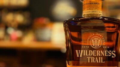 「ウィルダネストレイル・ウィーテッド」ケンタッキーバーボンにおいて最も高い割合でライ麦を使用しているクラフトバーボンです。アメリカンウイスキー好きは是非！本日もBar John Doeは通常営業しております。下北沢にお越しの際はぜひお立ち寄りください。#bar #johndoe #shimokitazawabar #whiskey #cocktails #beer #wine #foods #食事が出来るバー #下北沢バー #南西口 #隠れ家バー #1人呑み #bourbon #カクテル #ワイン #下北沢ナイト #グラタン #全席喫煙ok #山口県 #二次会 #下北沢デート #ジョンドー #gratin#wildernesstrail#ウィルダネストレイル#最新鋭の蒸留所#50%本日の下北沢BarJohnDoe