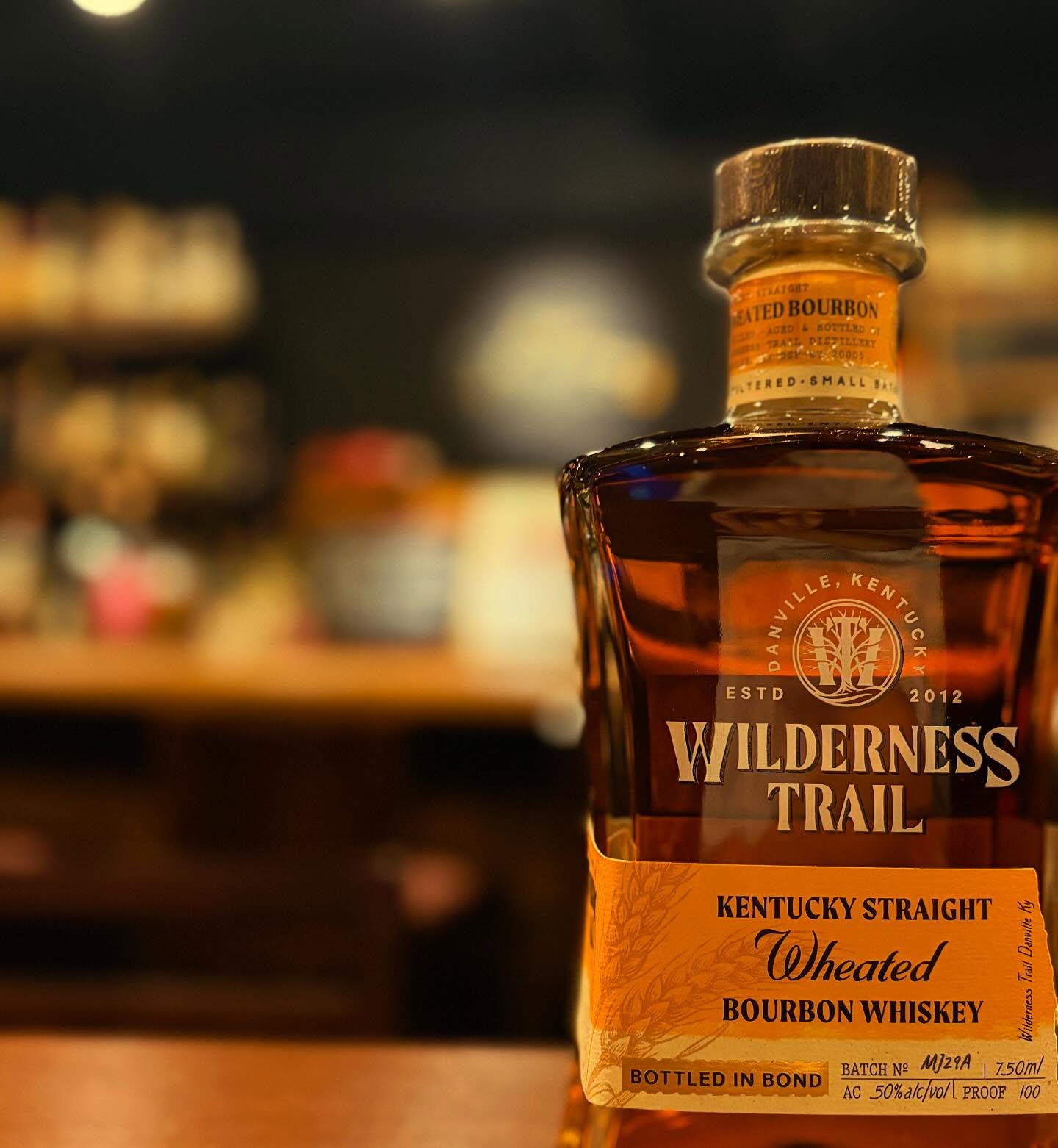 「ウィルダネストレイル・ウィーテッド」ケンタッキーバーボンにおいて最も高い割合でライ麦を使用しているクラフトバーボンです。アメリカンウイスキー好きは是非！本日もBar John Doeは通常営業しております。下北沢にお越しの際はぜひお立ち寄りください。#bar #johndoe #shimokitazawabar #whiskey #cocktails #beer #wine #foods #食事が出来るバー #下北沢バー #南西口 #隠れ家バー #1人呑み #bourbon #カクテル #ワイン #下北沢ナイト #グラタン #全席喫煙ok #山口県 #二次会 #下北沢デート #ジョンドー #gratin#wildernesstrail#ウィルダネストレイル#最新鋭の蒸留所#50%本日の下北沢BarJohnDoe