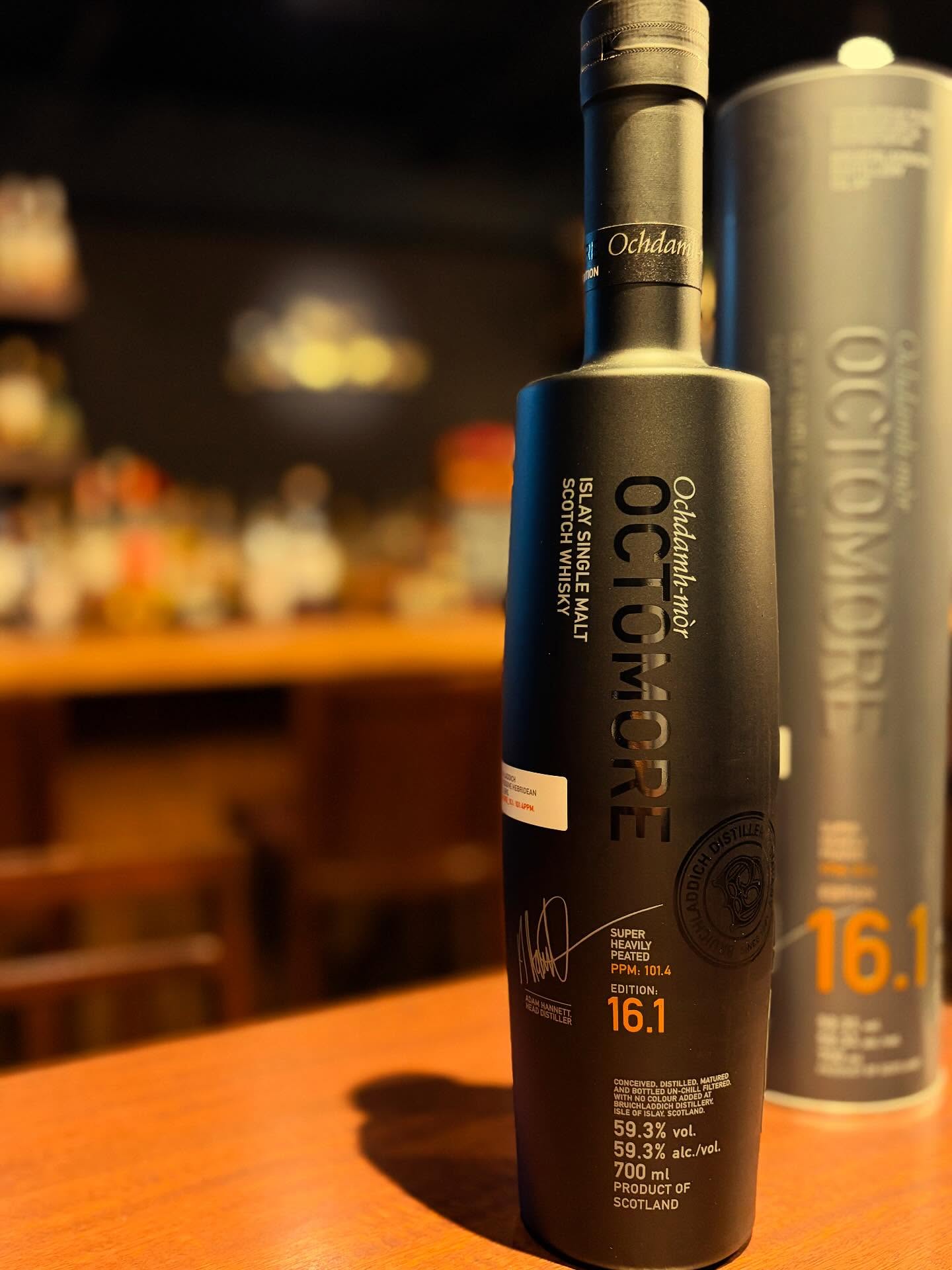 「オクトモア　16.1  OCTOMORE」入荷です。ピート好きは是非！本日もBar John Doeは通常営業しております。下北沢にお越しの際は是非お立ち寄りください。#bar #バー #authenticbar #オーセンティックバー  #cocktailbar #夜ごはん #カクテル #ウイスキー #食事が出来るバー #下北沢バー #ジン #隠れ家バー #1人飲み #静かな時間 #デートバー #深夜営業 #下北沢ナイト #世田谷バー #喫煙可 #大人の時間 #whisky #下北沢デート #下北沢グルメ #カウンター席 #バーテンダー #バー飯#octomore #59.3%#101.4ppm#オクトモア本日の下北沢BarJohnDoe
