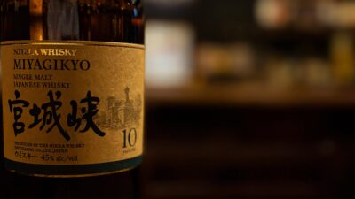 「宮城峡 10年」入荷しました。是非、ノンエイジの宮城峡と飲み比べてみて下さい。本日もBar John Doeは通常営業しております。下北沢にお越しの際は是非お立ち寄りください。#下北沢バー　#オーセンティックバー  #喫煙可　#隠れ家#宮城峡本日の下北沢BarJohnDoe