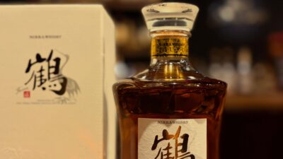 ニッカ　「鶴」入荷しました！竹鶴政孝氏の最高傑作と言われています。是非お早めに！本日もBar John Doeは通常営業しております。下北沢にお越しの際は是非お立ち寄りください。#下北沢バー　#オーセンティックバー  #喫煙可　#隠れ家#鶴本日の下北沢BarJohnDoe